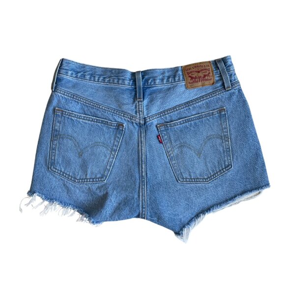 levi 501s button fly distressed light wash denim shorts size 29 - Picture 2 of 7